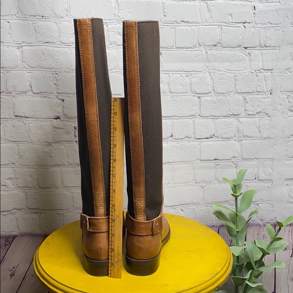 Stuart Weitzman Leather Round Toe Knee High boot - Picture 5 of 13